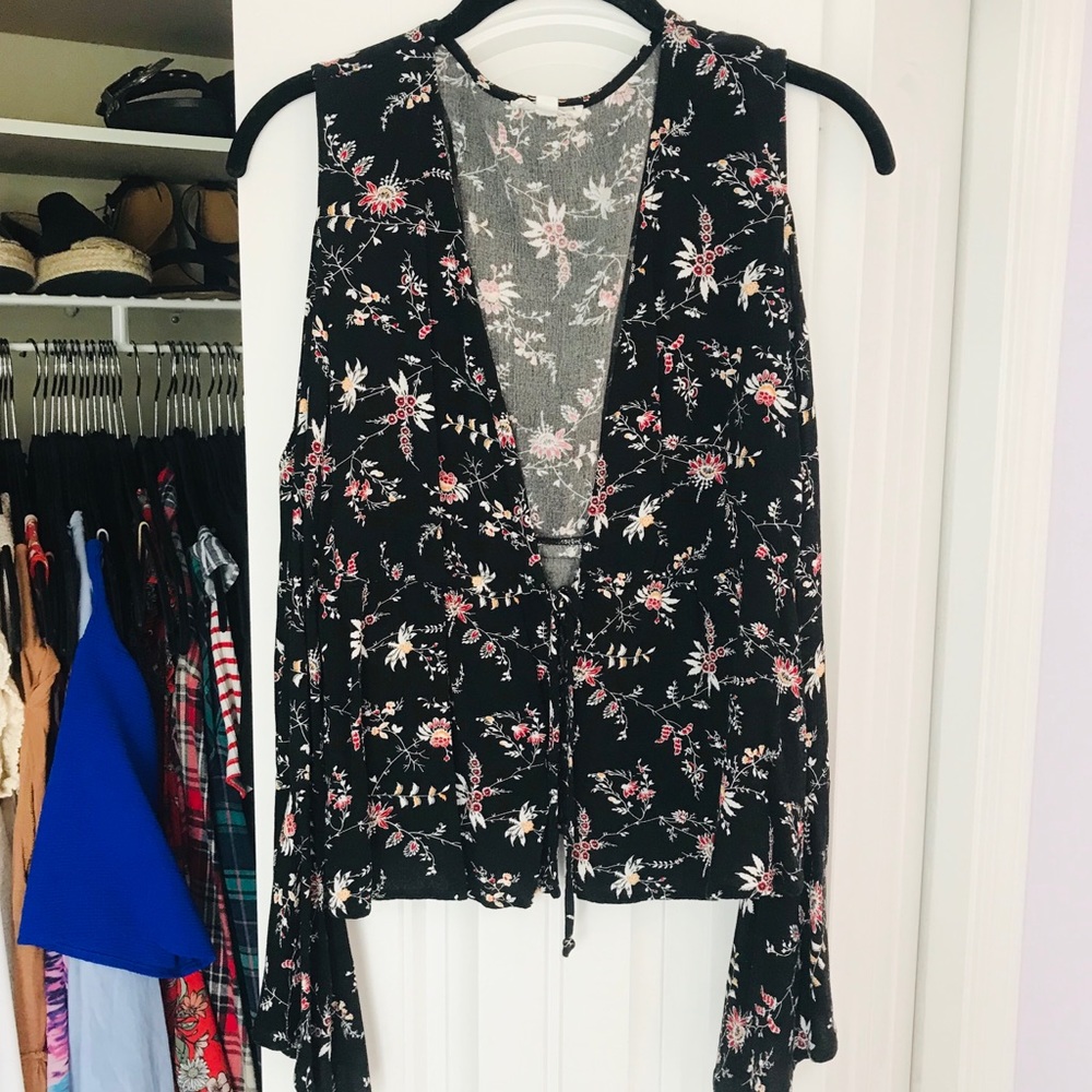 Black Floral Bell Sleeve Blouse